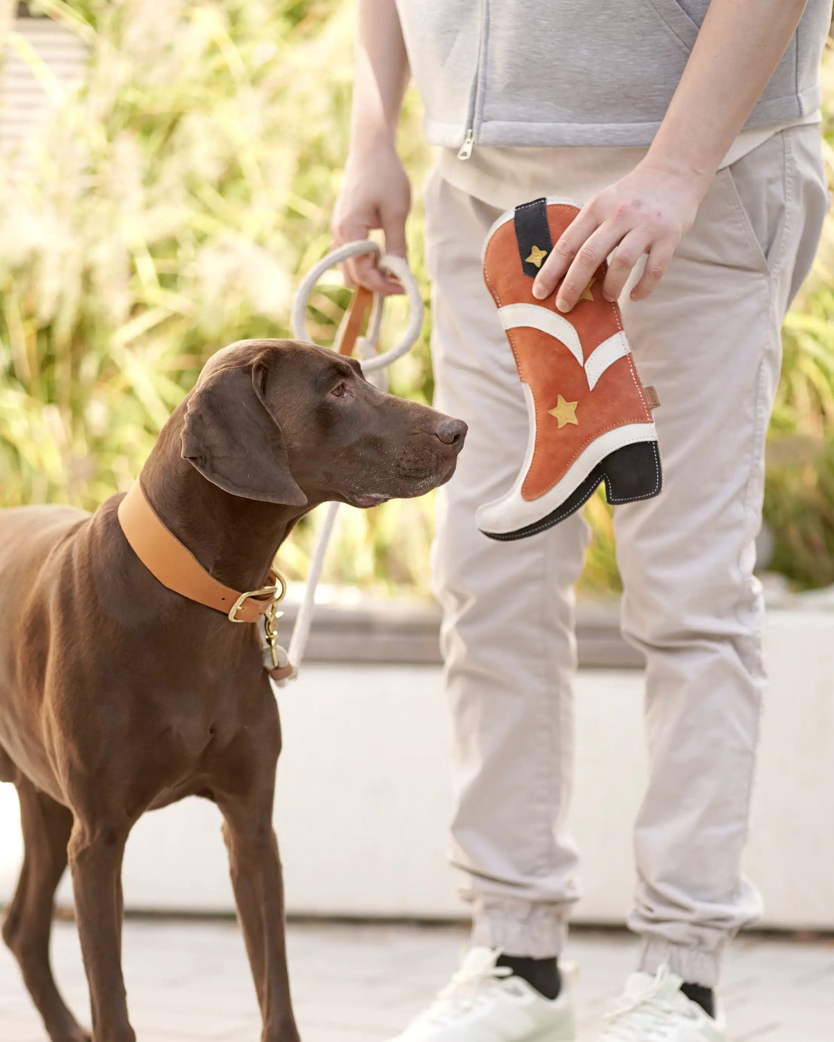 BUDDY. Hundespielzeug aus Leder "Cowboystiefel"