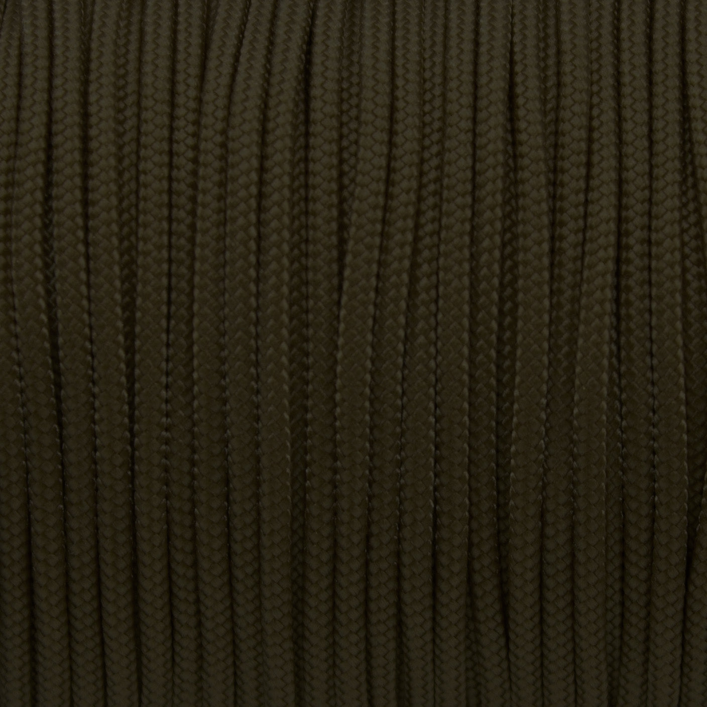 Hochwertiges Paracord 100 Typ I Olive Drab als Meterware für DIY-Hundezubehör.