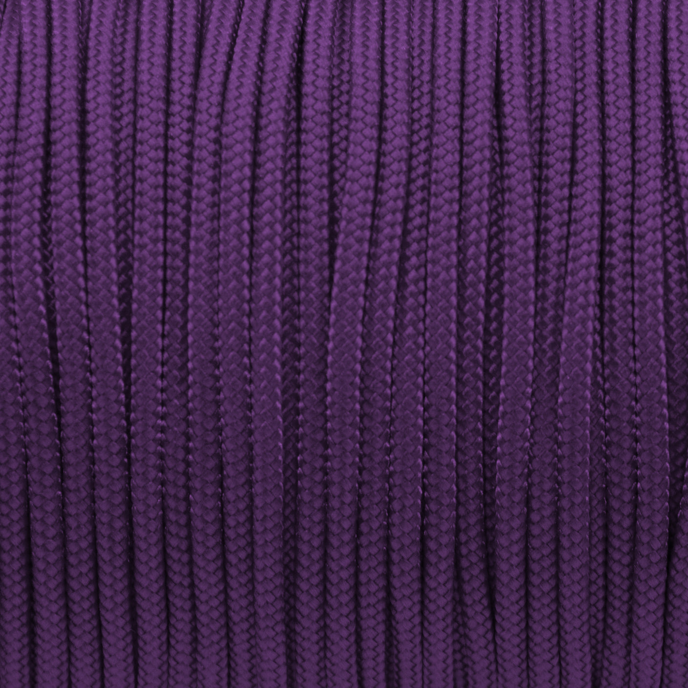 Nahaufnahme von einfarbigem Paracord 100 Typ I in Magic Lila als Meterware für feines DIY-Hundezubehör.