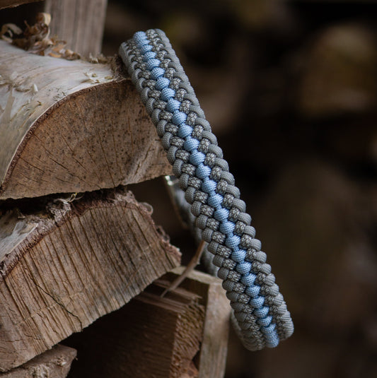 Paracord Halsband Modell COVENANT in grau und blau