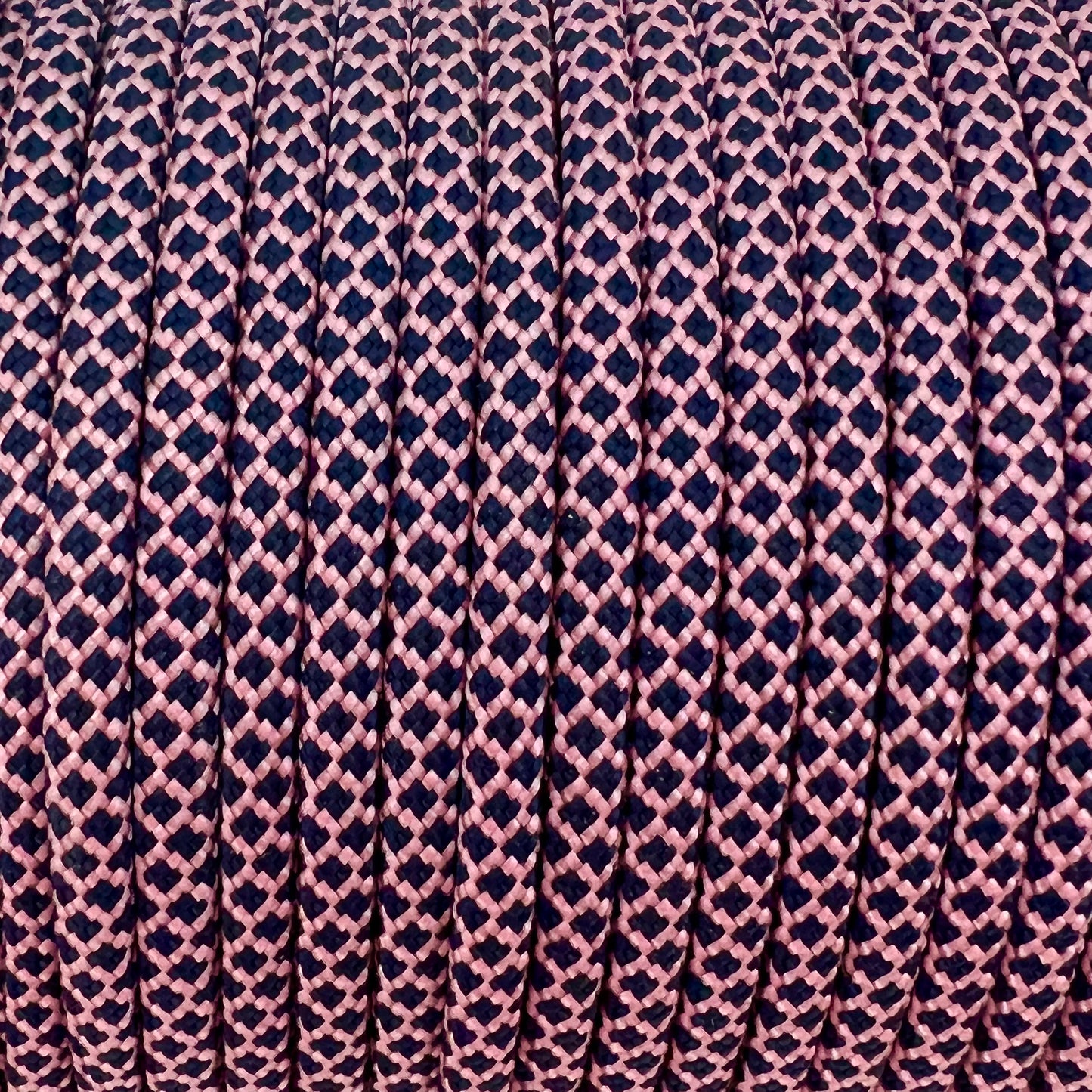 Meterware 550 TYP III Parachute Cord in der Farbe: ROSE PINK & MIDNIGHT BLUE DIAMONDS