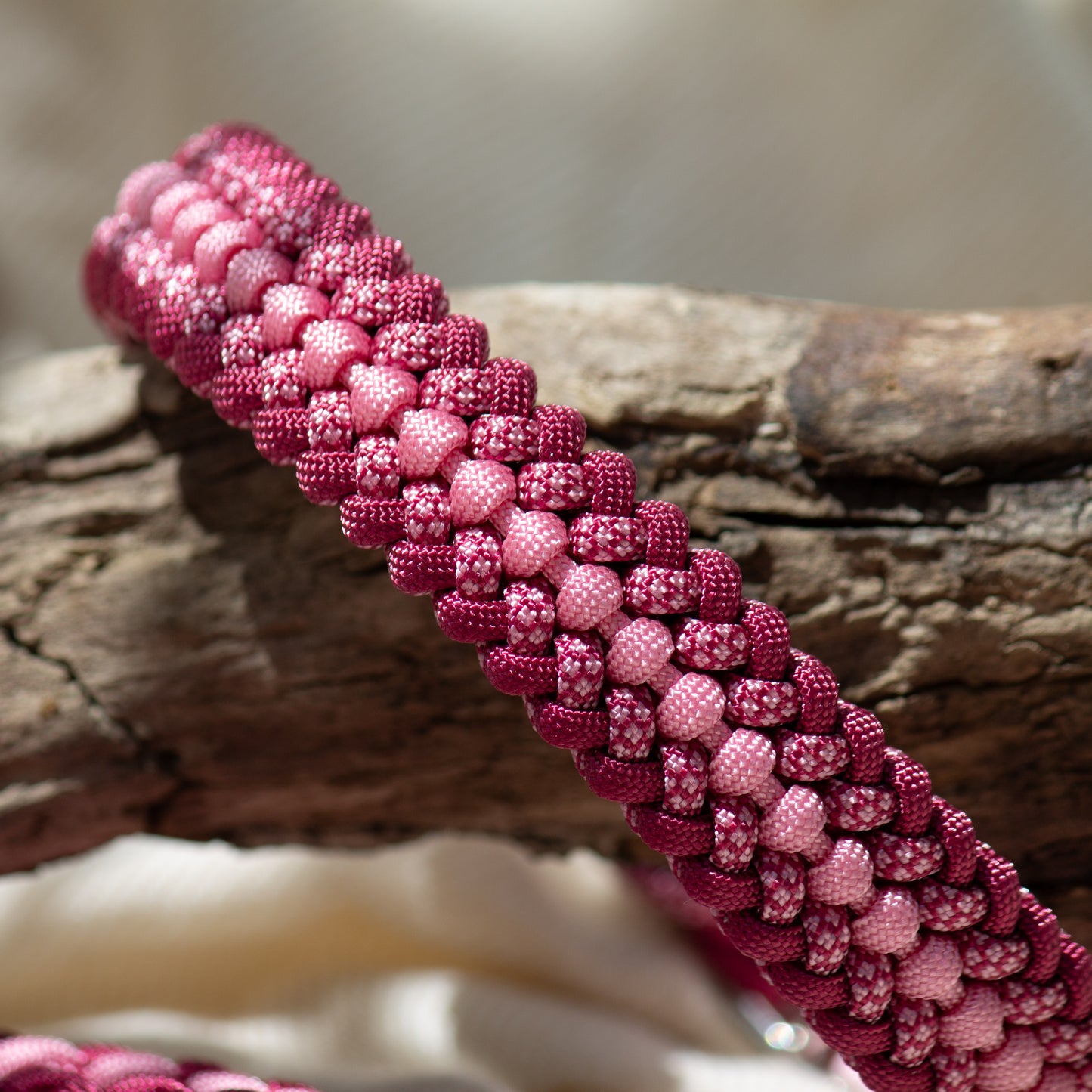 Paracord Halsband im Muster COVENANT