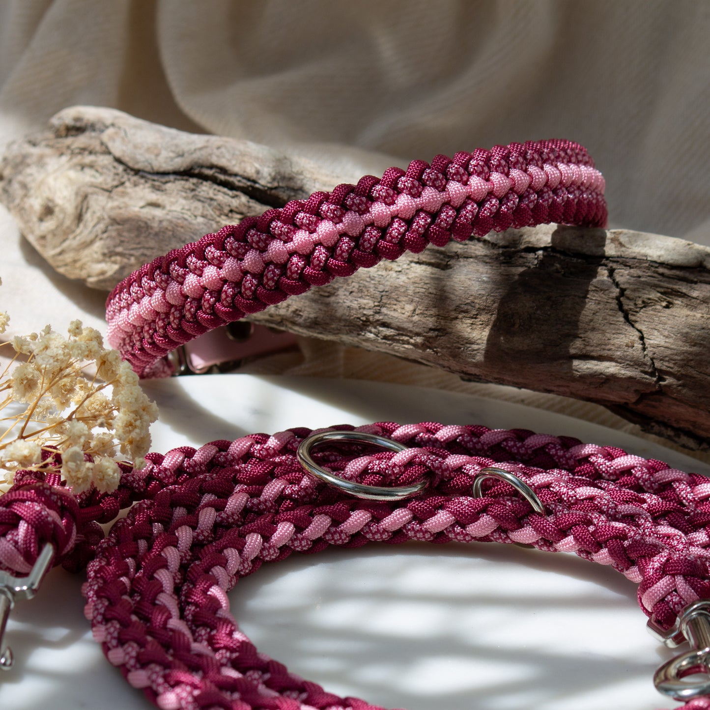 Paracord Halsband und Leine in rosa und weinrot