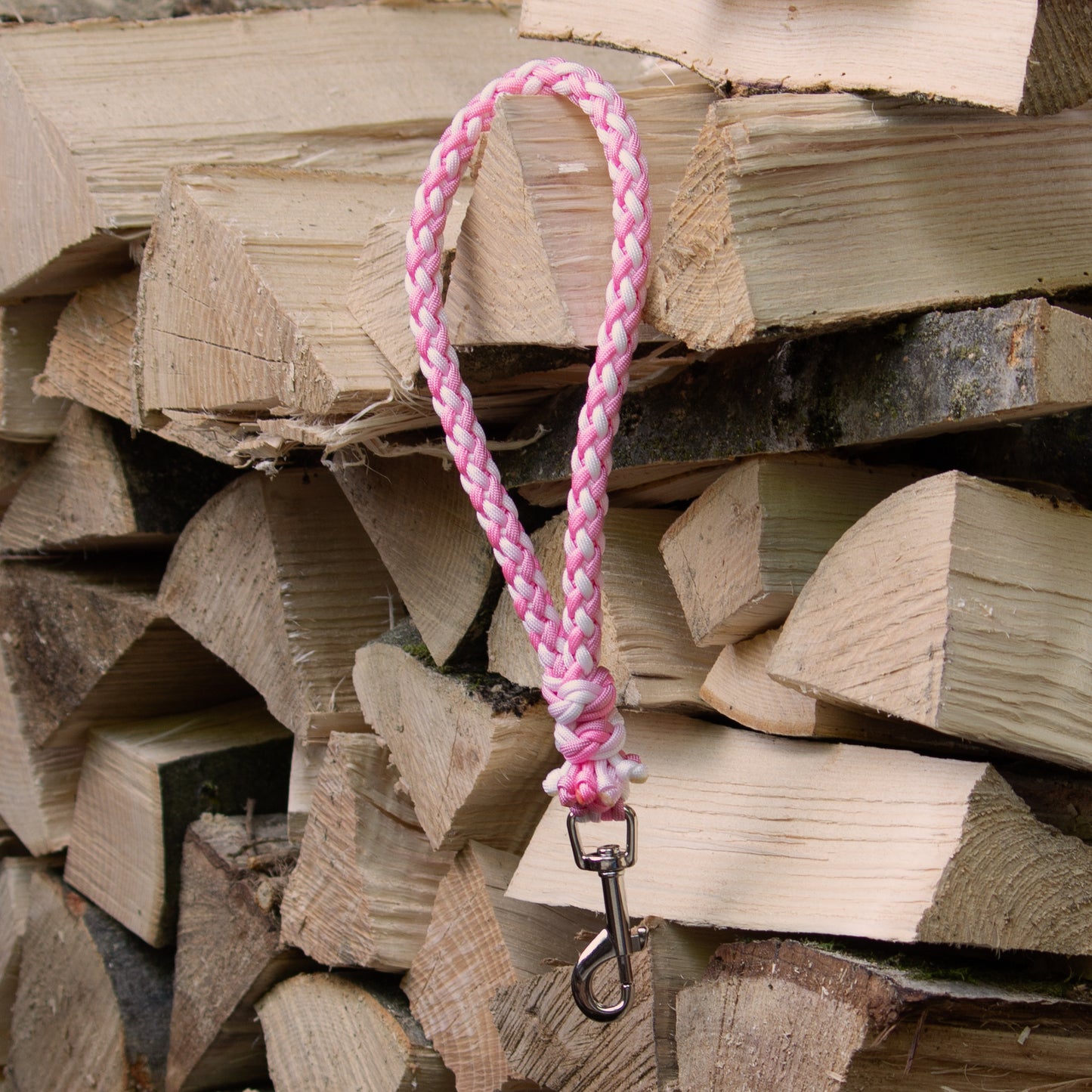 Kurzführer aus Paracord in Rosa-Tönen