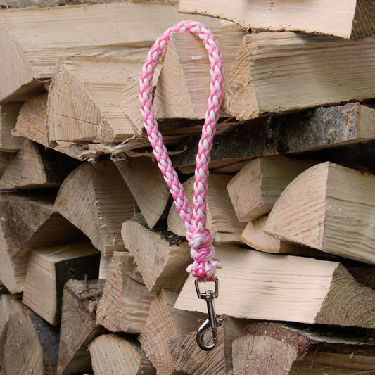 Kurzführer aus Paracord in Rosa-Tönen