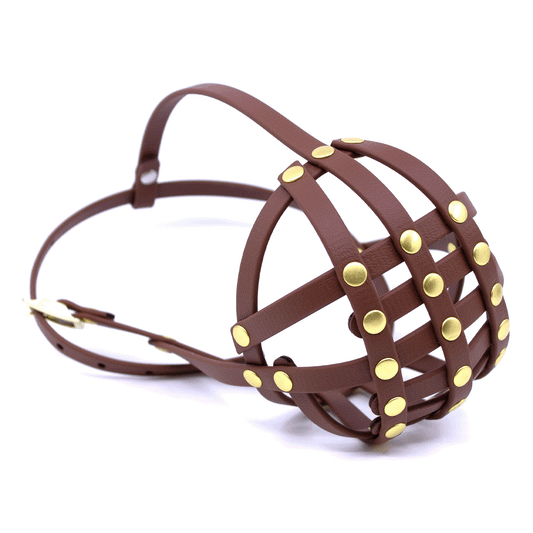 Maulkorb Französische Bulldogge in braun mit goldenen Nieten