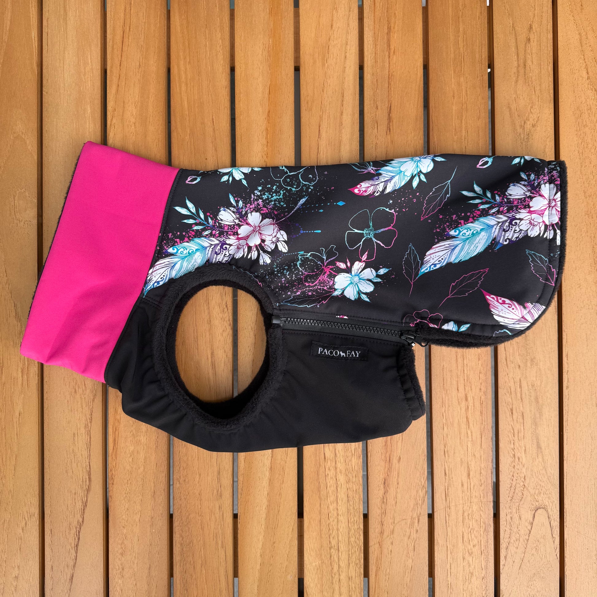 Softshell Hundemantel mit Blumen und Federn