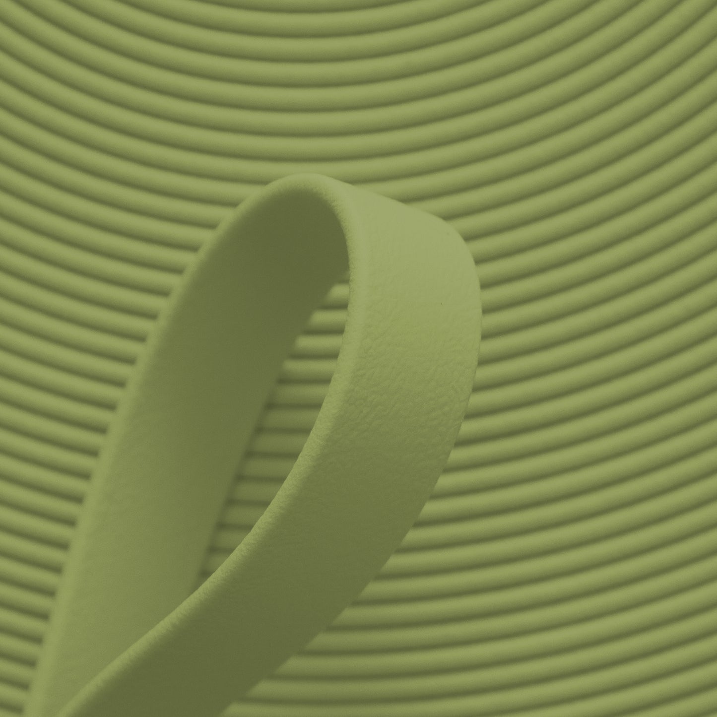 Nahaufnahme von avocado-grüner BioThane Beta Standard Meterware (Farbcode HOLY GUACAMOLE GN52A) mit matter, lederähnlicher Struktur für Hundezubehör und Reitsport.