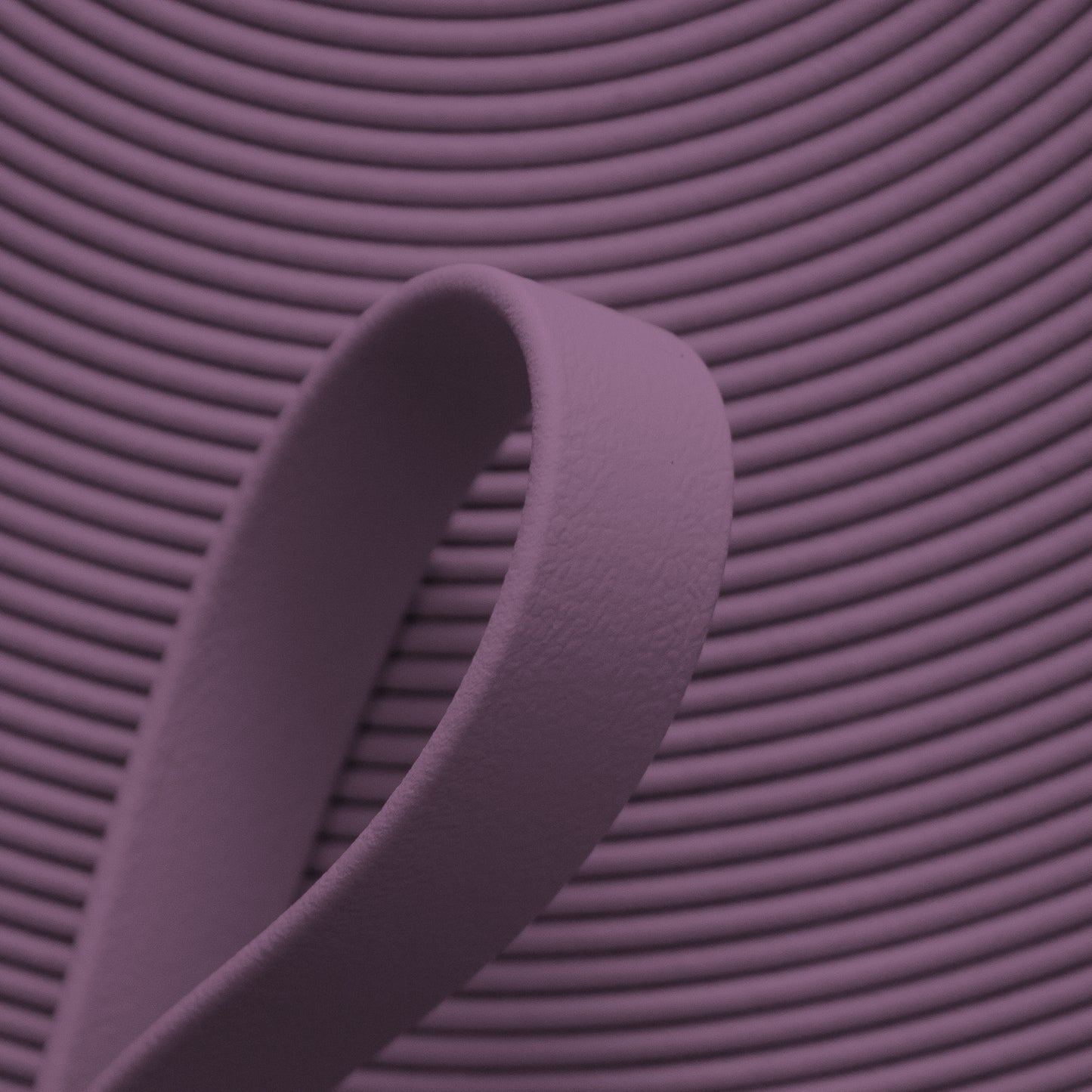 Nahaufnahme von mauven-altrosafarbener BioThane Beta Standard Meterware (Farbcode MARVELOUS MAUVE PU525) mit matter, lederähnlicher Struktur für Hundezubehör.