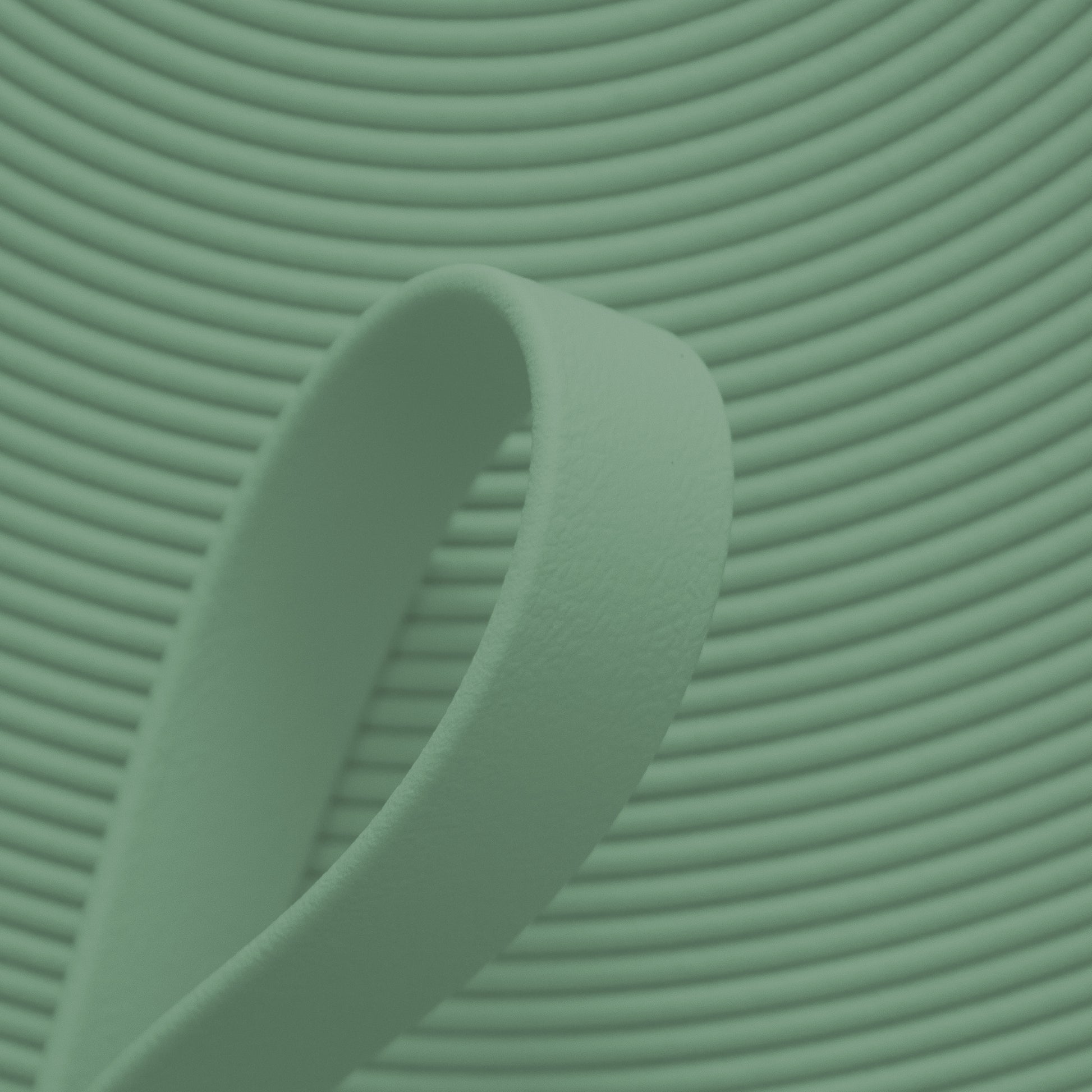 Nahaufnahme von mintgrüner BioThane Beta Standard Meterware (Farbcode MINT GREEN GN527) mit matter, lederähnlicher Struktur für Hundezubehör und Reitsport.
