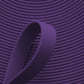 Nahaufnahme von violetter BioThane Beta Standard Meterware (Farbcode VI521) als flaches Gurtband für die Herstellung von Hundezubehör.