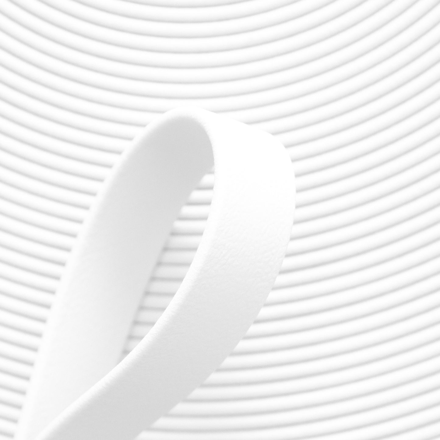 Nahaufnahme von reinweißer BioThane Beta Standard Meterware (Farbcode WHITE WH521) mit matter, lederähnlicher Struktur für Hundezubehör und Reitsport.