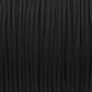 Nahaufnahme von einfarbigem Paracord 100 Typ I in Black als Meterware für feines DIY-Hundezubehör.