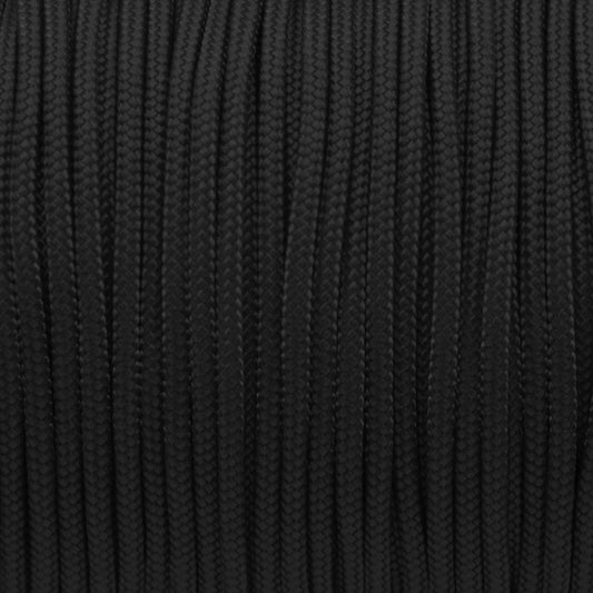Nahaufnahme von einfarbigem Paracord 100 Typ I in Black als Meterware für feines DIY-Hundezubehör.