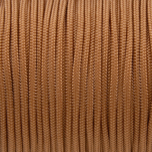 Nahaufnahme von einfarbigem Paracord 100 Typ I in Golden Copper Glamour als Meterware für feines DIY-Hundezubehör.