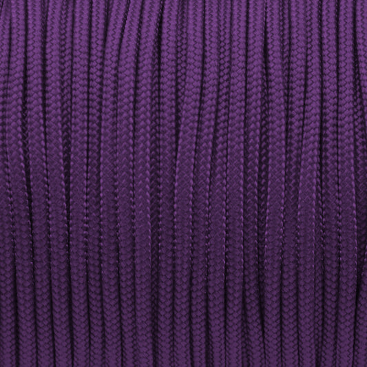 Nahaufnahme von einfarbigem Paracord 100 Typ I in Magic Lila als Meterware für feines DIY-Hundezubehör.