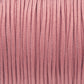 Nahaufnahme von einfarbigem Paracord 100 Typ I in Pastel Pink als Meterware für feines DIY-Hundezubehör.