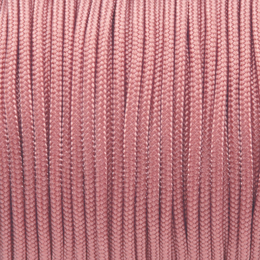 Nahaufnahme von einfarbigem Paracord 100 Typ I in Pastel Pink als Meterware für feines DIY-Hundezubehör.