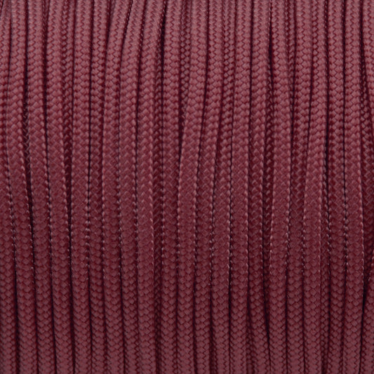 Nahaufnahme von einfarbigem Paracord 100 Typ I in Viva la Vino als Meterware für feines DIY-Hundezubehör.
