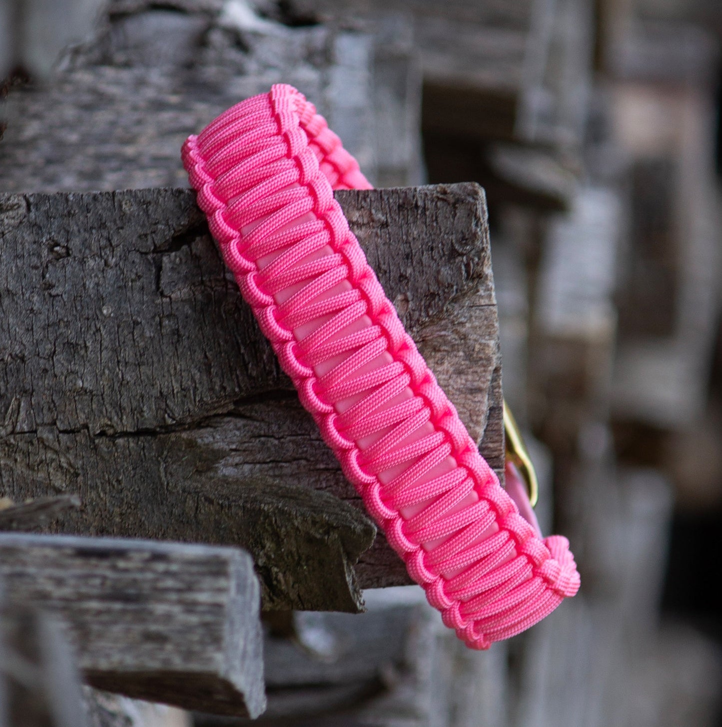 Paracord Halsband SKY in pink mit Messing Beschlägen