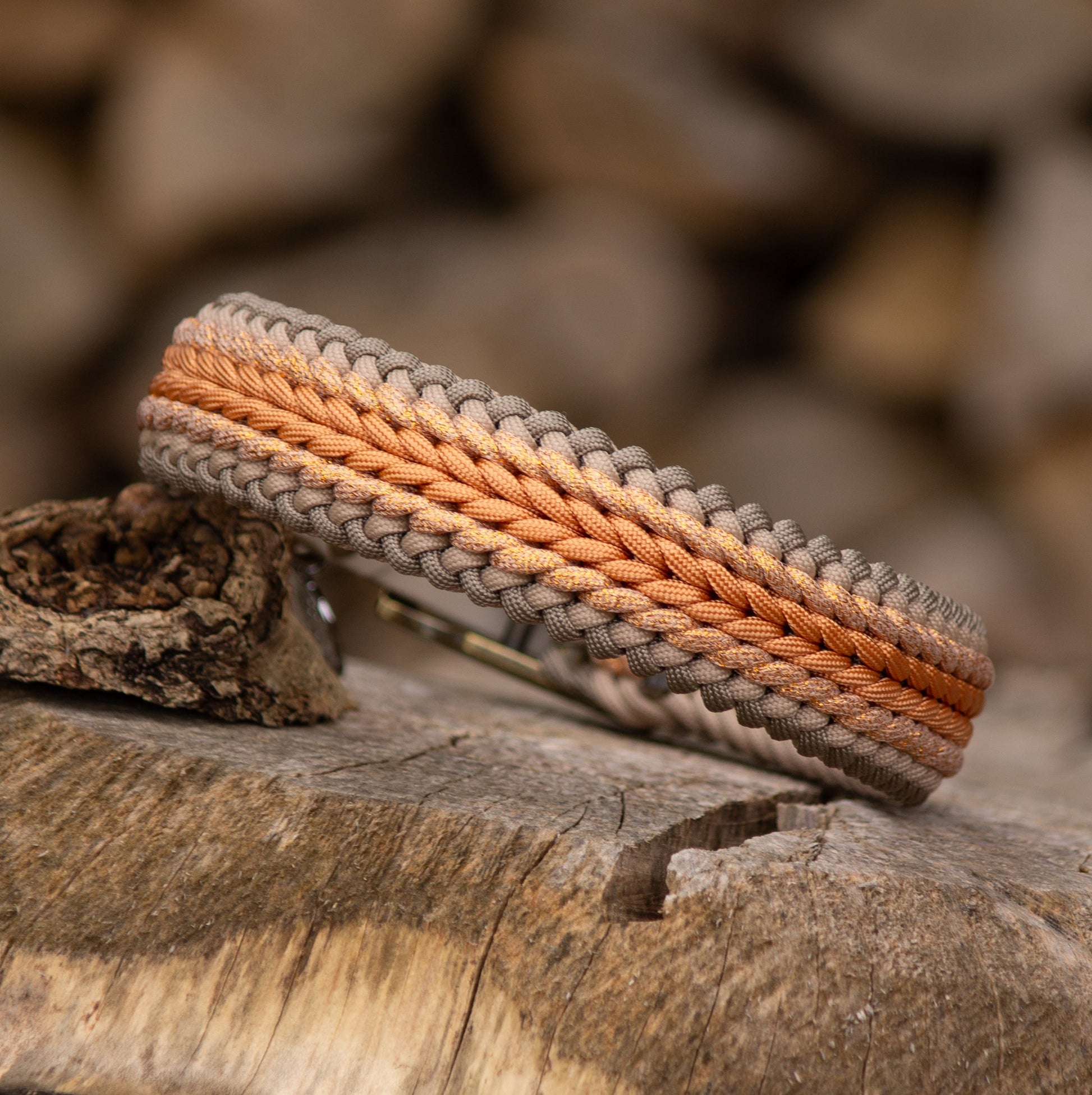 Paracord Halsband Modell TIMELESS in tan und peach glitter